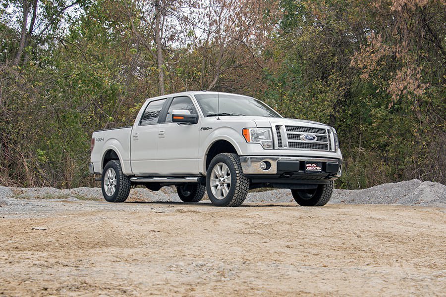 Rough Country 2 Inch Lift Kit - M1 Struts/M1 | Ford F-150 4WD (2009-2013)