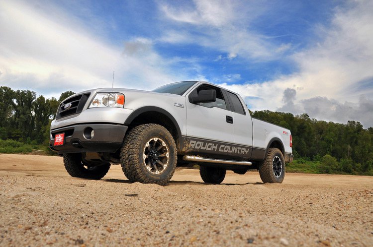 Rough Country 2.5 Inch Lift Kit, N3 Struts/N3, Ford F-150 2WD (2004-2008), view 3