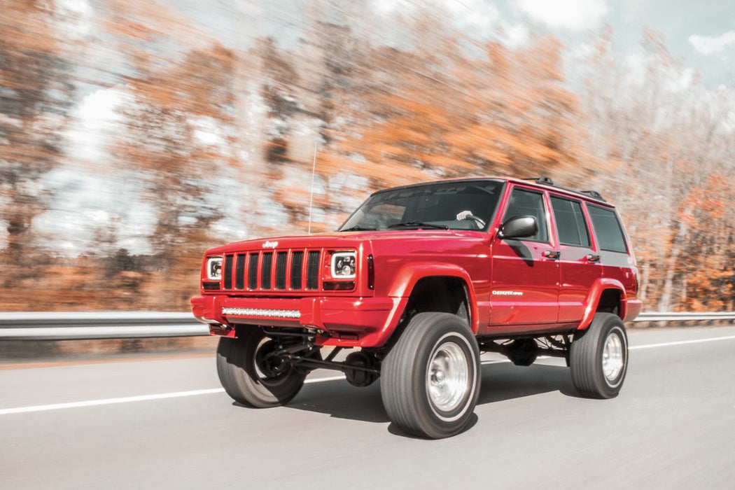 Rough Country 4.5 Inch Lift Kit - RR springs | Jeep Cherokee XJ 2WD/4WD (1984-2001)