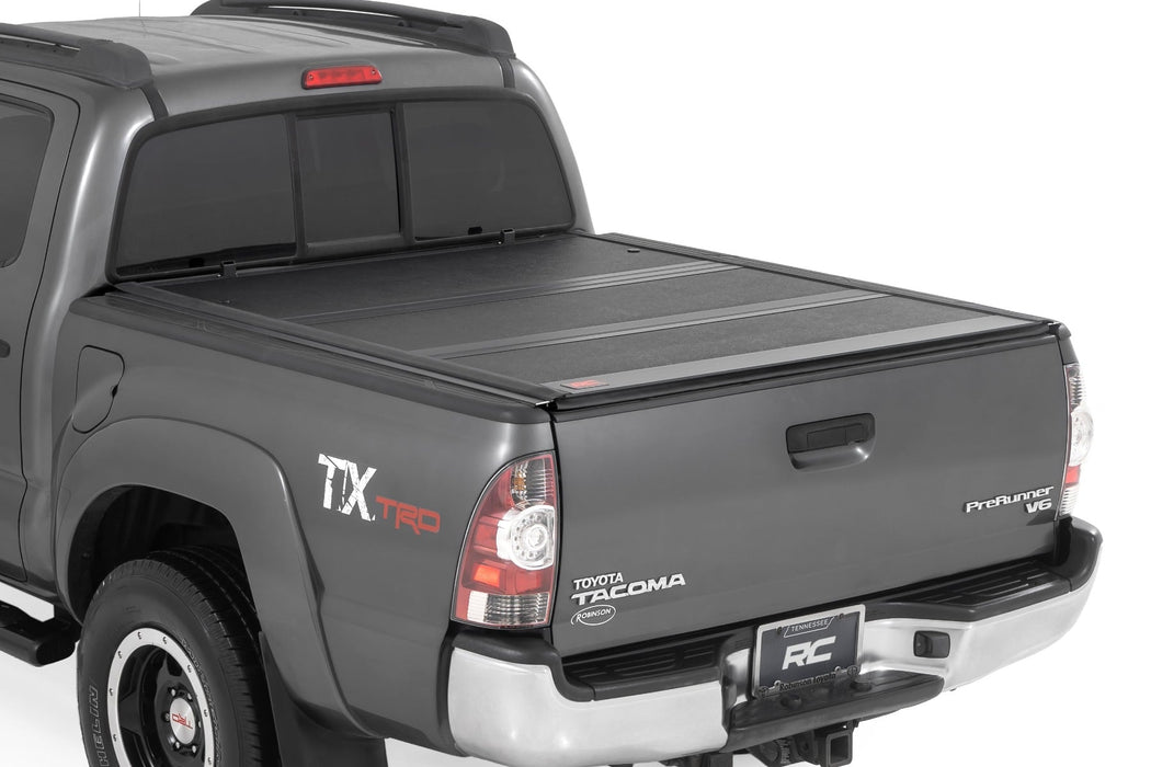 Rough Country Hard Low Profile Bed Cover - 5' Bed | Toyota Tacoma 2WD/4WD (05-15)