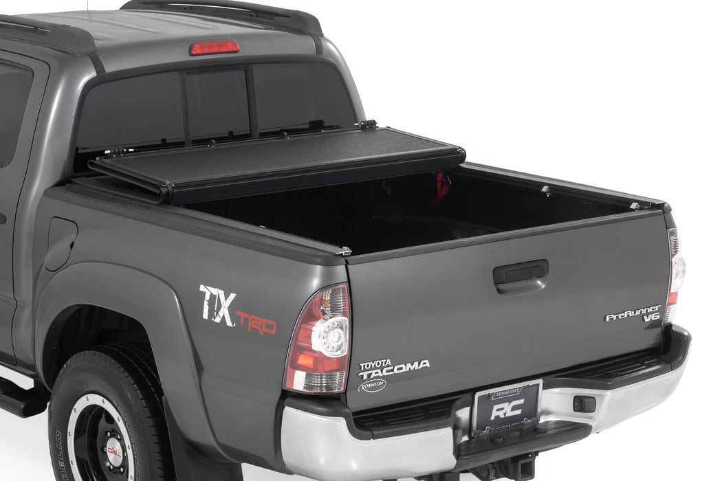 Rough Country Hard Low Profile Bed Cover - 5' Bed | Toyota Tacoma 2WD/4WD (05-15)