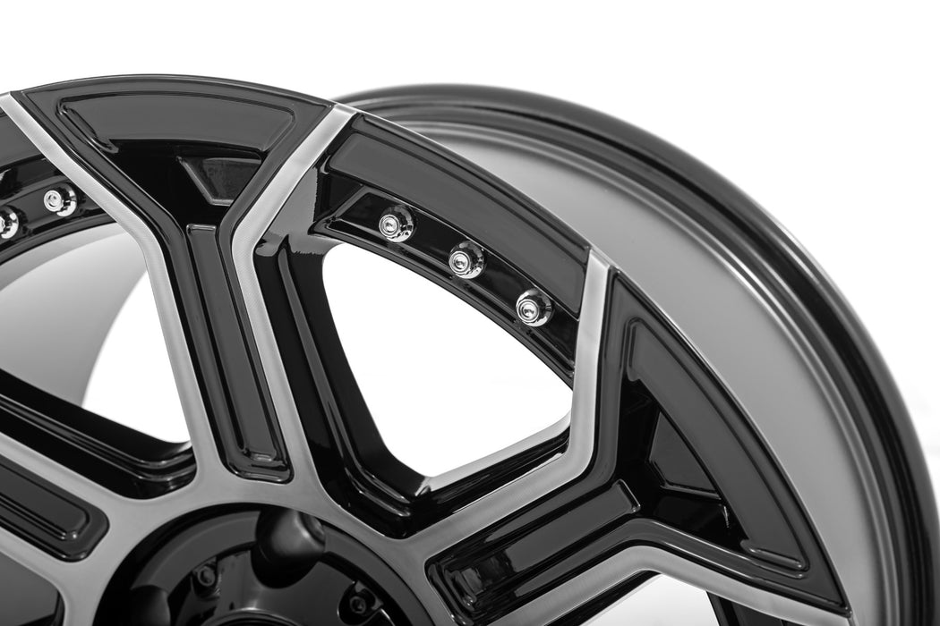 Rough Country 89 Series Wheel/One-Piece/Black Machined Gun Metal/17x9/5x4.5/-12mm