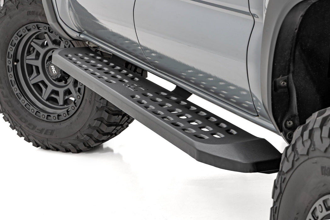 Rough Country RPT2 Running Board - Double Cab - Black | Toyota Tacoma 2WD/4WD (2016-2023)