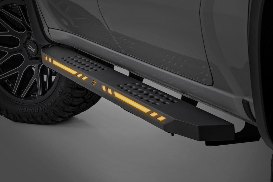 Rough Country AC2 Running Boards - Amber/White - Crew Cab | Chevy/GMC 1500/2500HD/3500HD (19-26 &amp; Refresh)