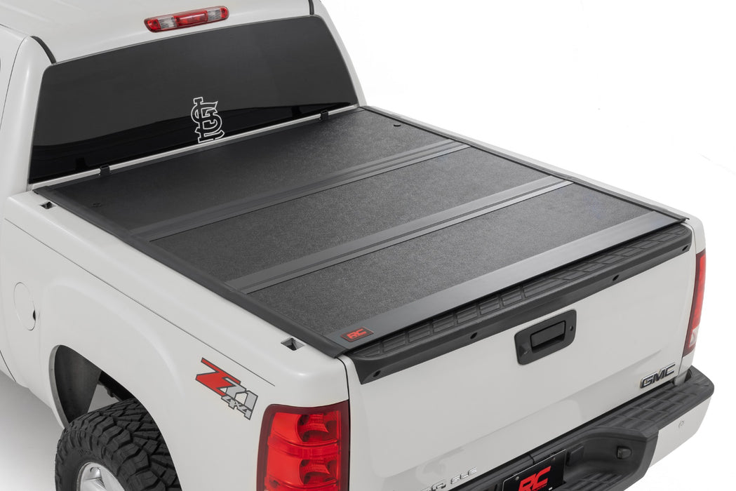 Rough Country Hard Low Profile Bed Cover - 5'9" Bed - No Rail Caps | Chevy/GMC 1500 (07-13)