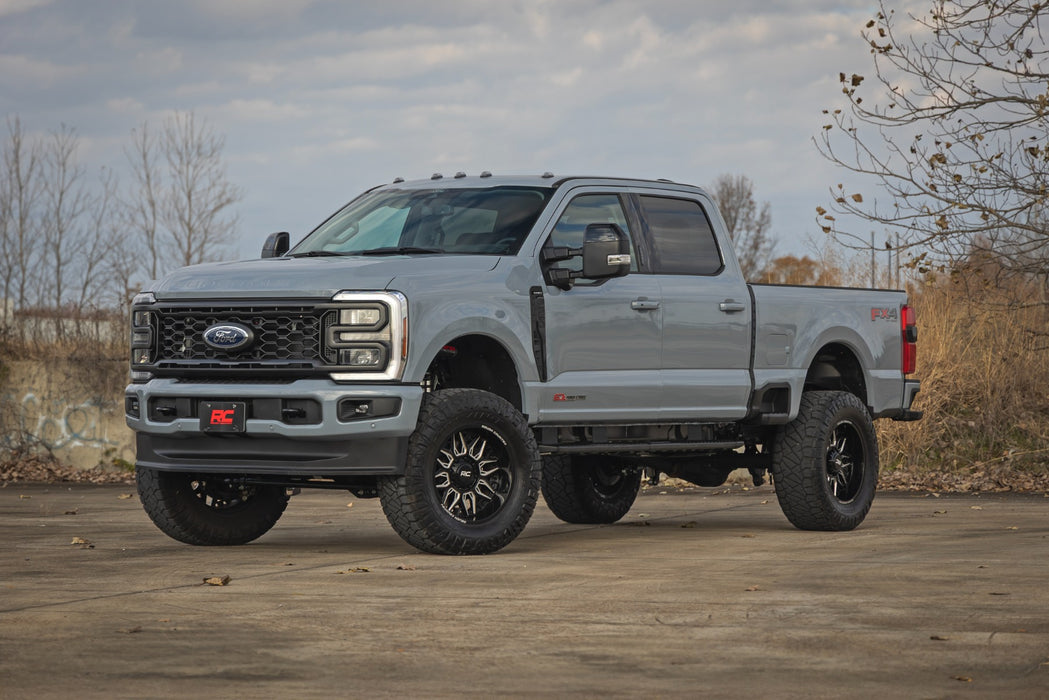 Rough Country 4.5 Inch Lift Kit - Radius Arm - Diesel | Ford F-250/F-350 Super Duty (23-25)
