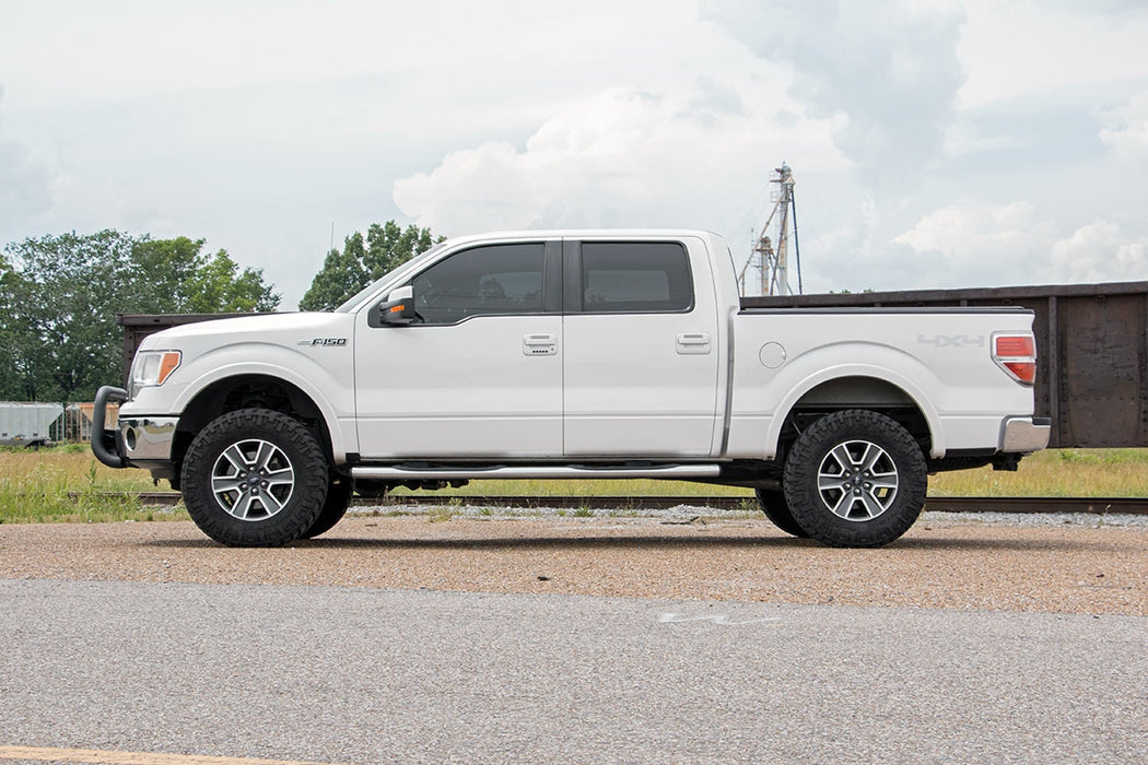 Rough Country 3 Inch Lift Kit, M1 Struts, Red, Ford F-150 4WD (2009-2013), view 4