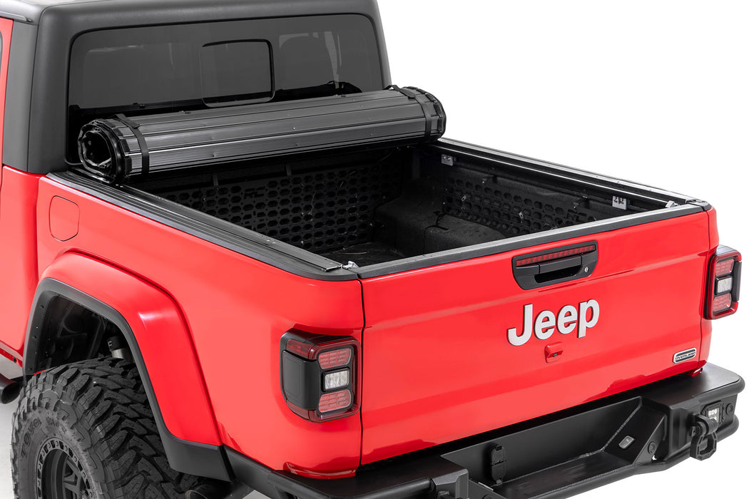 Rough Country Hard Roll Up Bed Cover - 5' Bed | Jeep Gladiator JT 4WD (2020-2025)