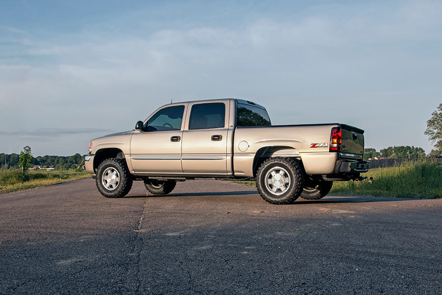Rough Country 1.5-2 Inch Lift Kit - N3 Shocks | Chevy/GMC 1500 (99-06 &amp; Classic)