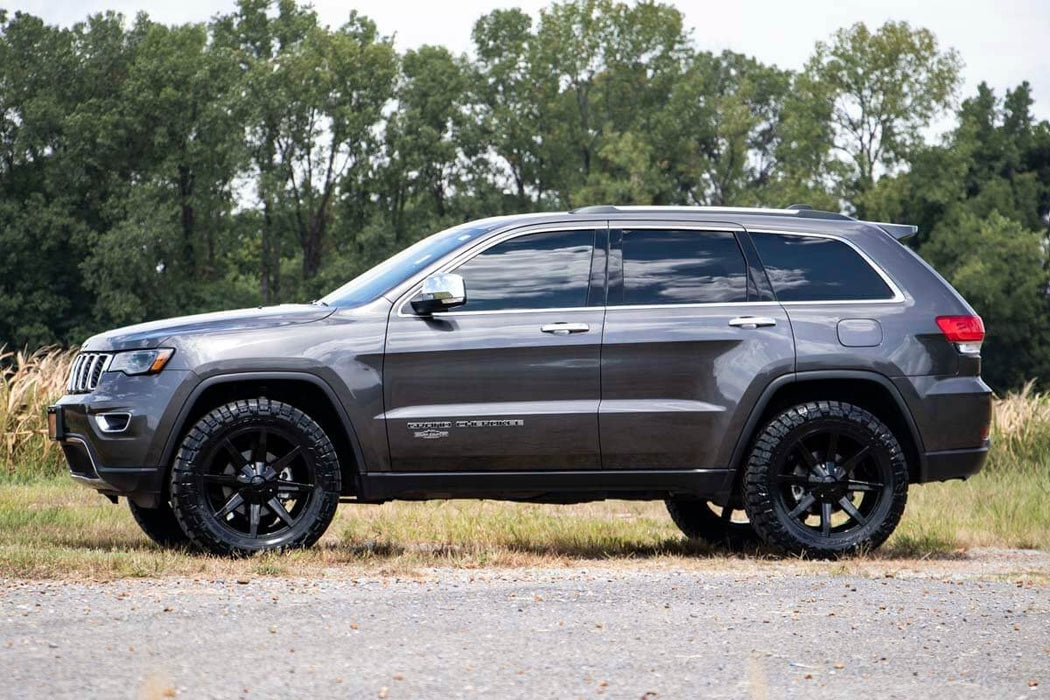 Rough Country 2.5 Inch Lift Kit - N3 Struts | Jeep Grand Cherokee 4WD (2011-2015)