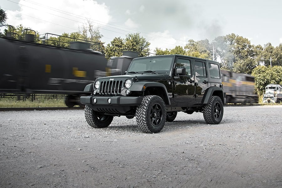 Rough Country 2.5 Inch Lift Kit - Coils - M1R | Jeep Wrangler Unlimited 2WD/4WD (2007-2018)