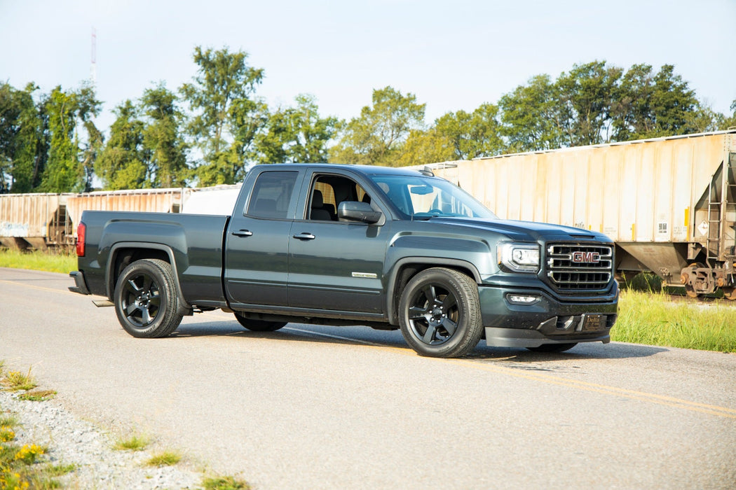 Rough Country 2 Inch Lowering Kit - 4 Inch Rear Lowering - Alum/Stamped Knuckle | Chevy/GMC 1500 (14-18)