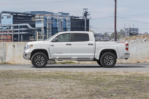 Rough Country 2.5-3 Inch Leveling Kit, Toyota Tundra 4WD (2007-2021), view 2